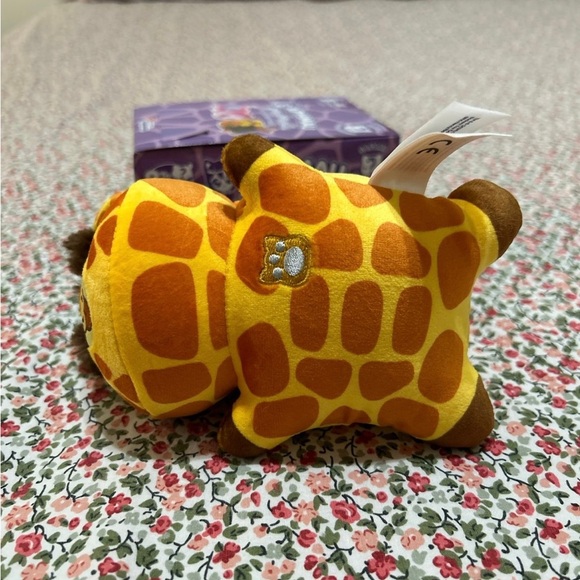 Aphmau MeeMeows Giraffe - Picture 3 of 3